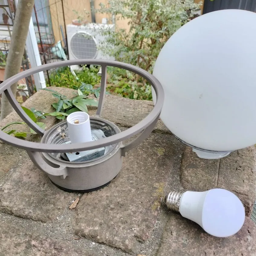 🔧【福岡市東区高美台にて、門燈・室内電球交換のご依頼】